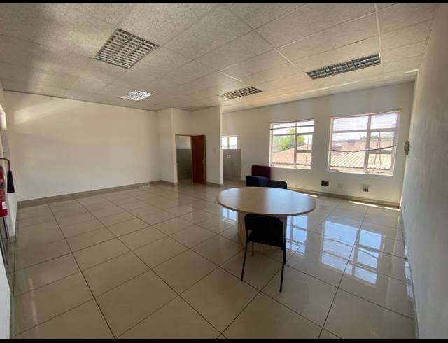 84M² BUILDING TO LET IN RUSTENBURG CENTRAL